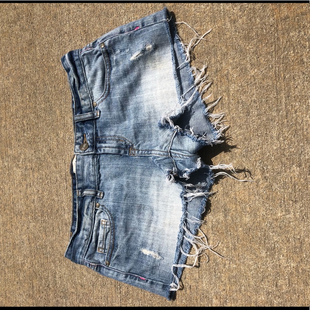 PINK blue jean shorts 🤍🏷